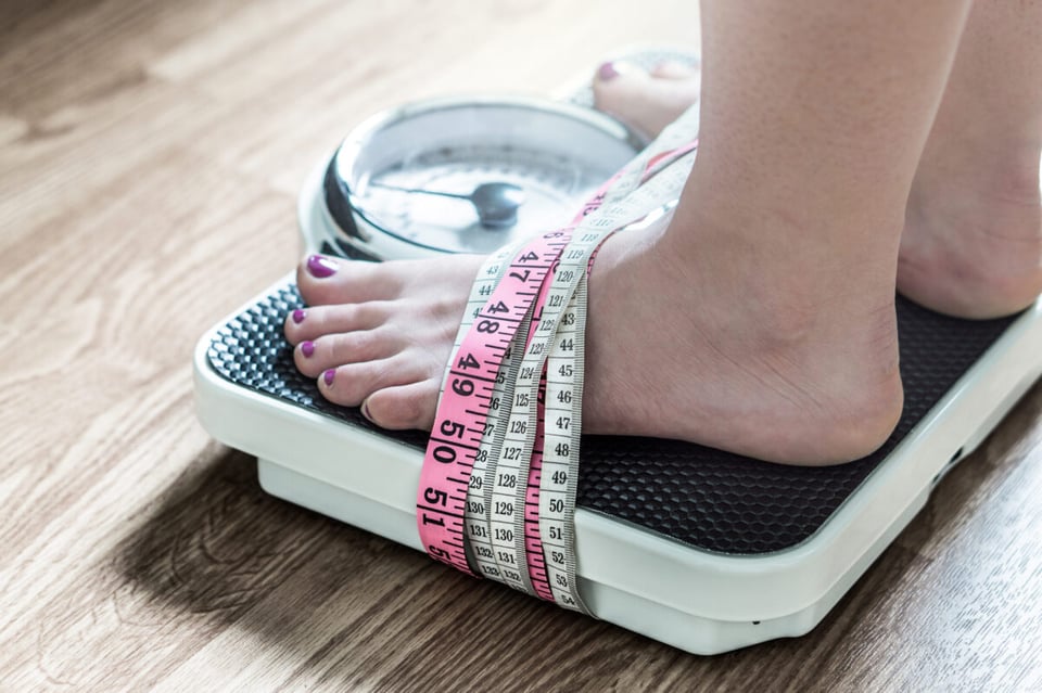 eating disorders, abnormal or disturbed eating habits, weighing machine, bascule, MundoNOW
