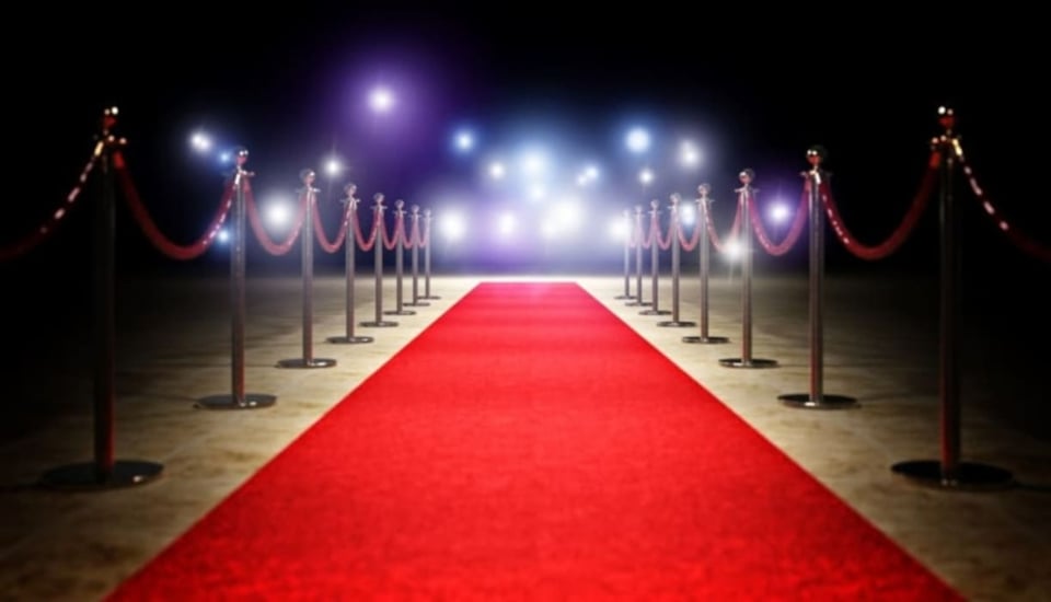 Alfombra roja Grammys 2022: Llegan los famosos a la premiación y critican sus atuendos