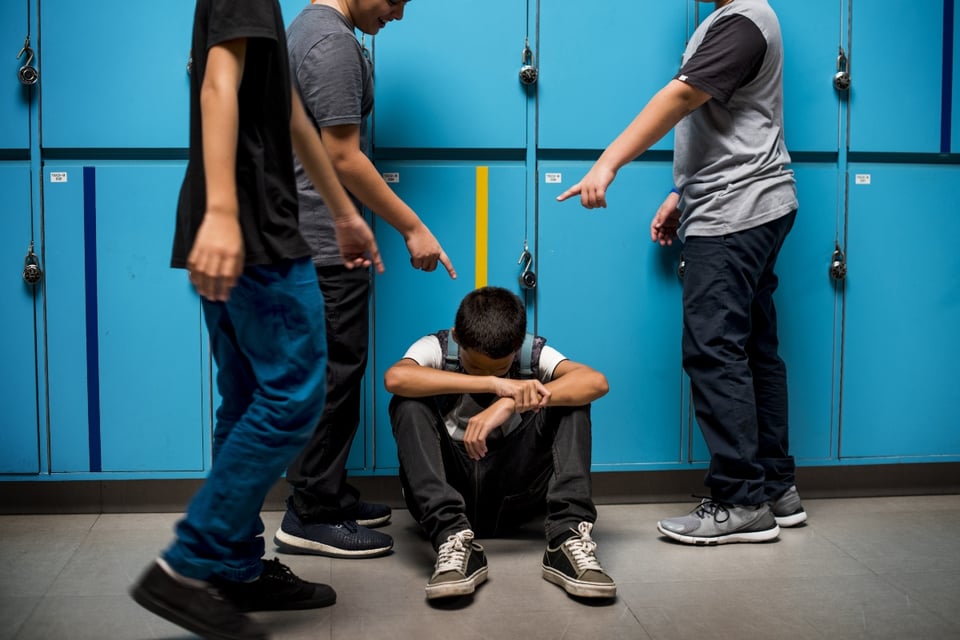 Madre arremete contra estudiante que le hacía bullying a su hijo (VIDEO) featured image