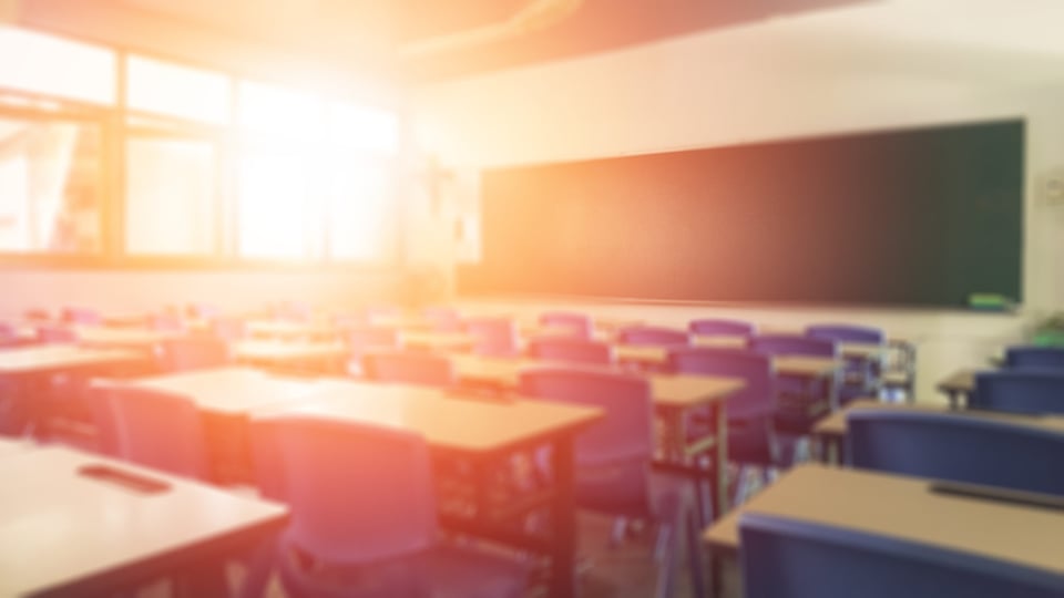 Maestra tiene relaciones con estudiante menor de edad.