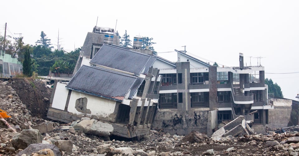 Vivienda destrozada por sismo