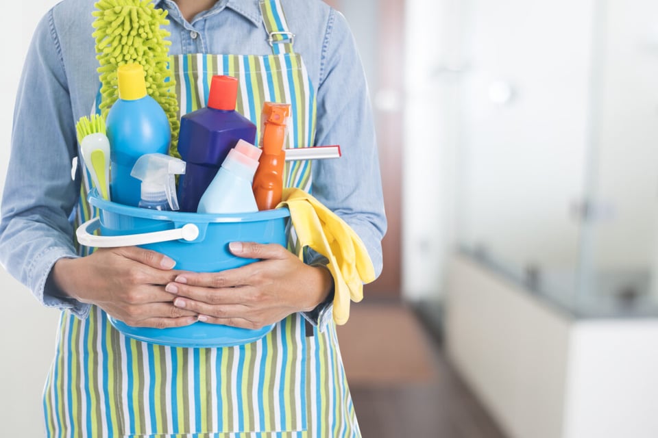 woman, cleaning, house, supplies, MundoNOW