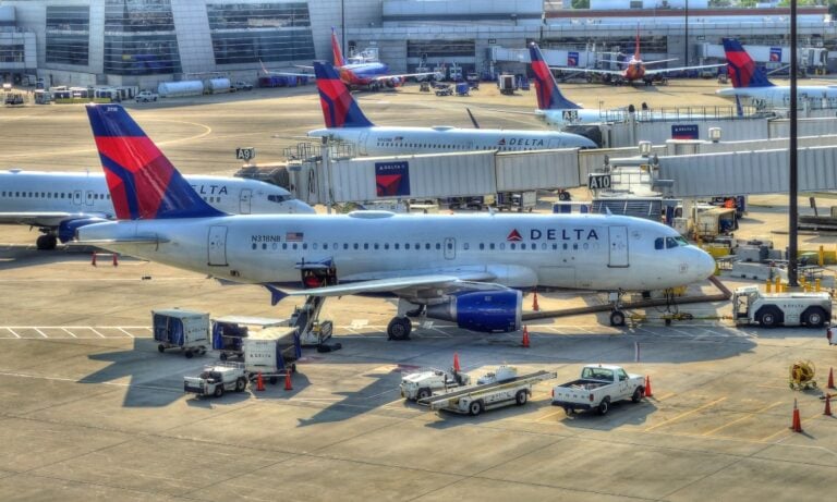 Captan accidente entre aviones en el aeropuerto de Boston
