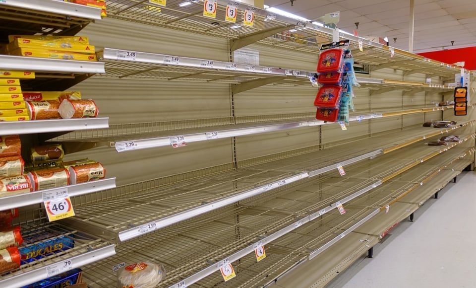 Informan sobre estantes vacíos en tiendas de EEUU y temen lo peor