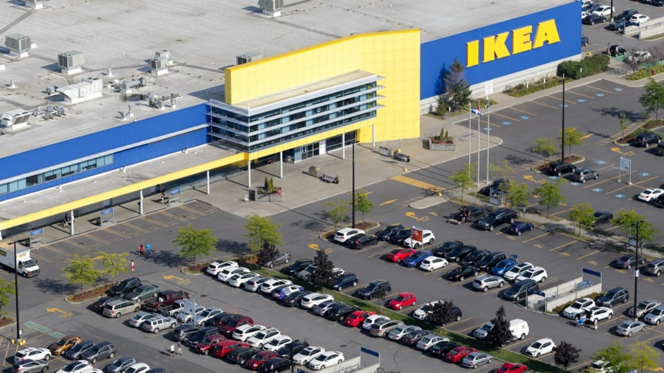Una persona muere tras fatal tiroteo en estacionamiento de IKEA