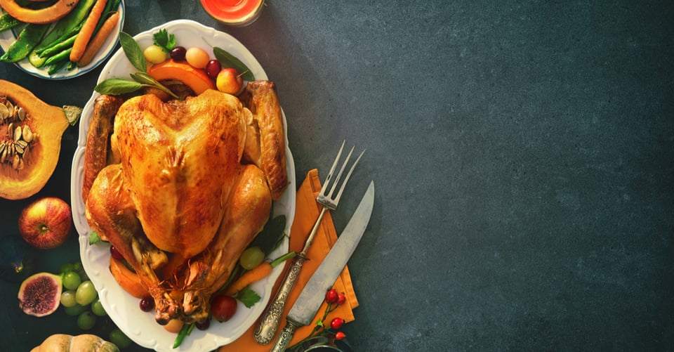 Pavo con otros alimentos de Thanksgiving