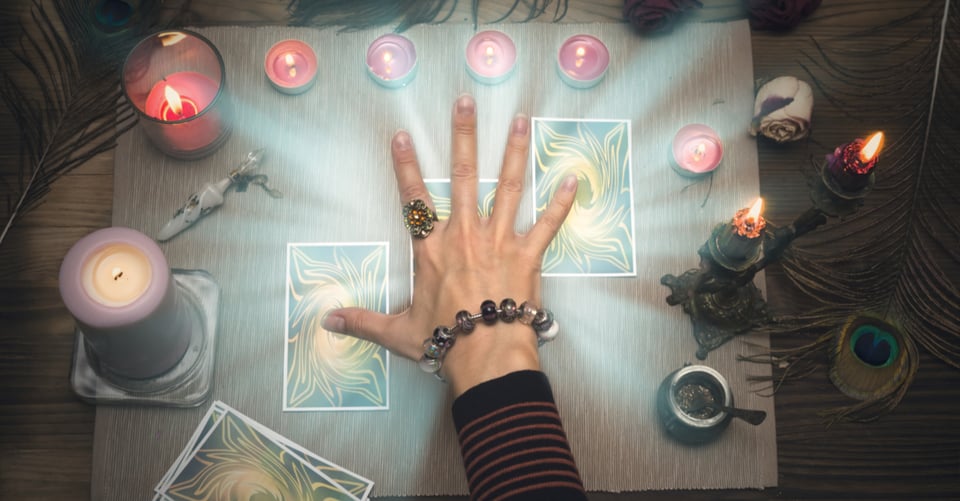 Decodificando: por qué necesitas una lectura del tarot