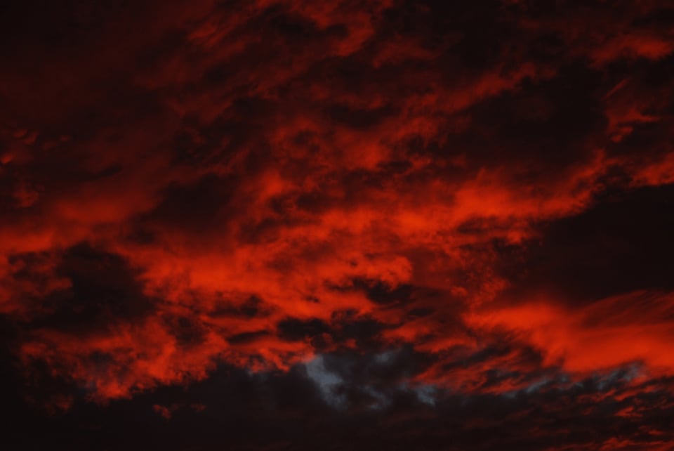 El cielo se ‘pintó’ rojo la ciudad de Zhoushan, China… ¿A qué se debe?