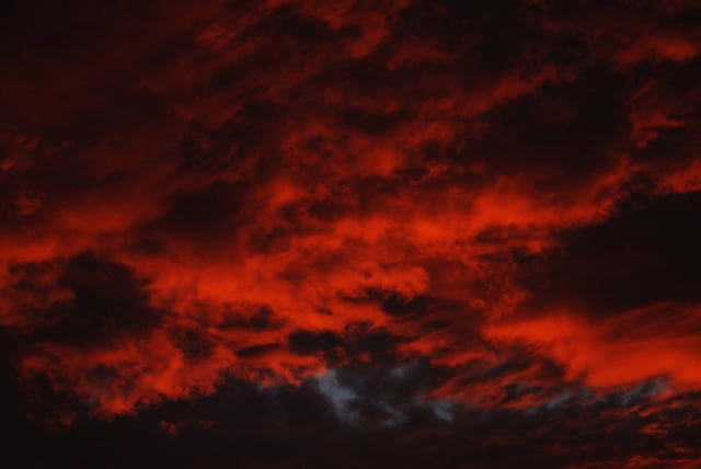 El cielo se ‘pintó’ rojo la ciudad de Zhoushan, China… ¿A qué se debe?