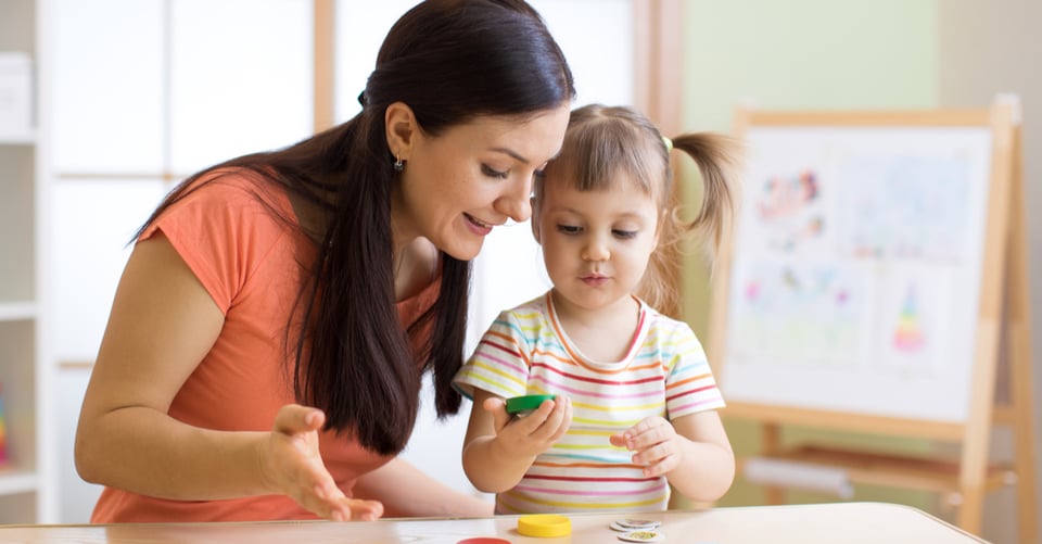 ¿Cómo empezar a ser niñera? 10 cosas a considerar