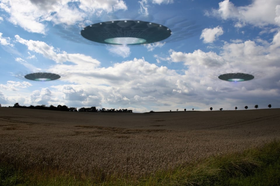 Mhoni Vidente gives worrying warning about UFOs and a possible natural disaster