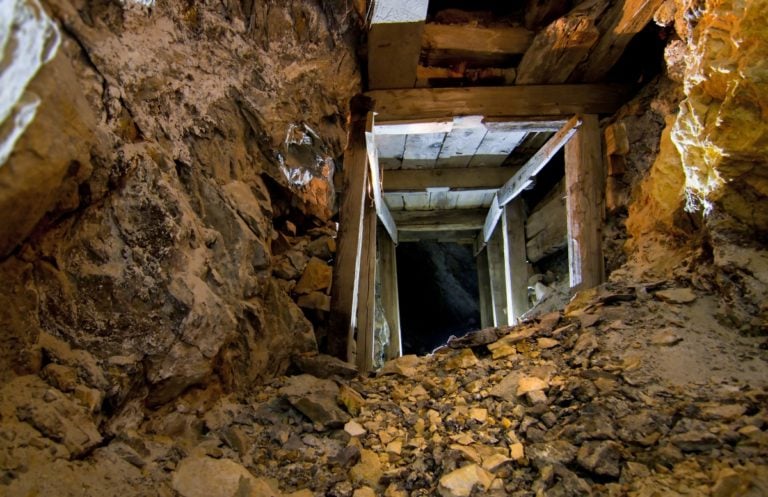 Registran la muerte de 13 mineros por pozos inundados en Burundi