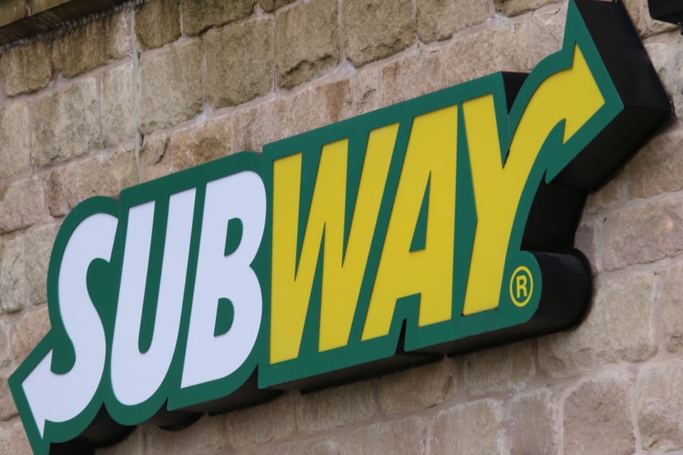 Subway, violaciones laborales, inmigrantes, salario mínimo, investigación