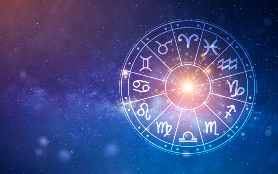 Esoteric Esa comparte detalles de cómo conseguir el amor según tu signo en exclusiva con MundoNow