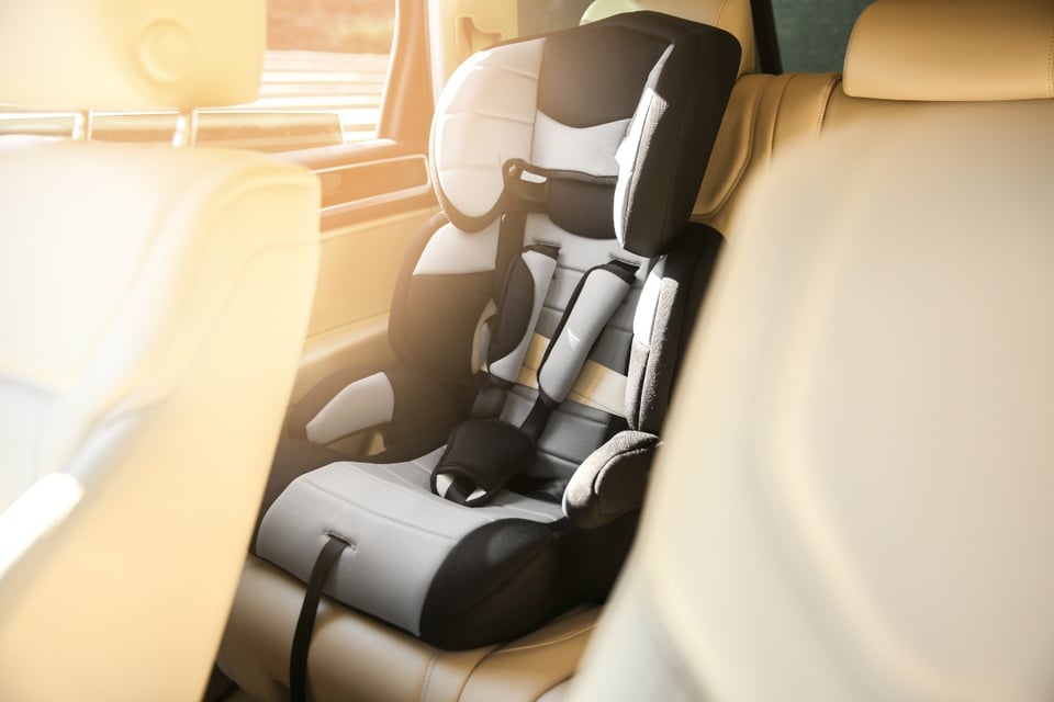 Bebé muere en el interior de un auto tras ser olvidado por su papá en Florida