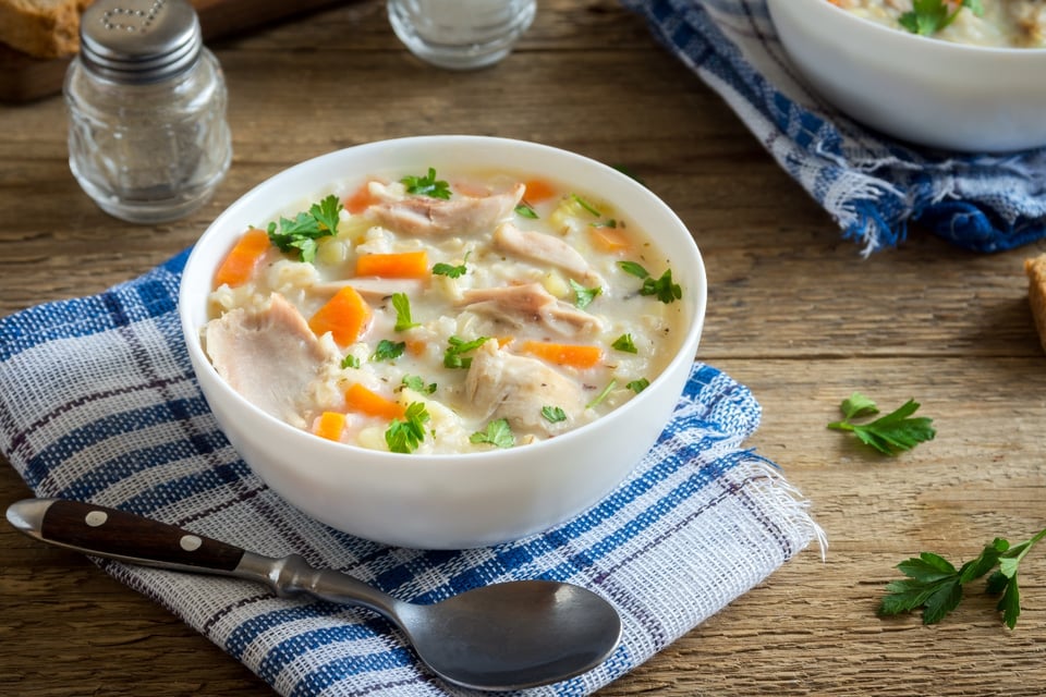 sopa de pollo, zanahorias, perejil, caldo de pollo, MundoNOW