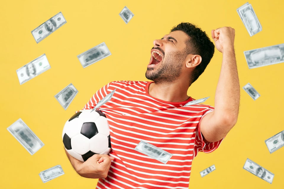 Lluvia de dinero, hombre rico y afortunado, partido ganado, éxito, lotería