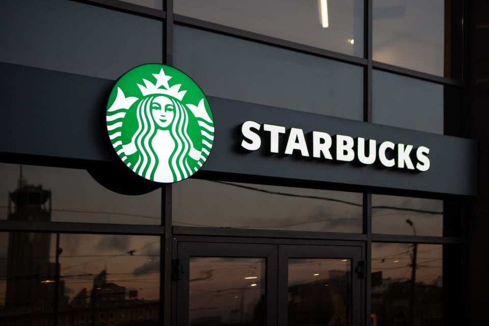 Starbucks en huelga durante la Navidad: Trabajadores exigen mejoras laborales featured image