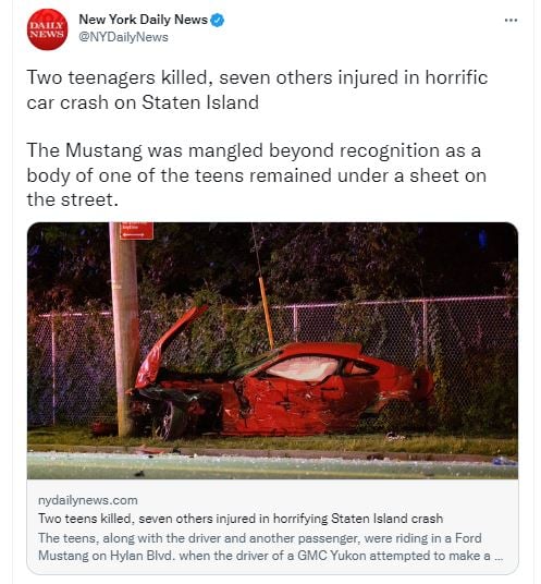 El Mustang se partió en dos tras el brutal impacto