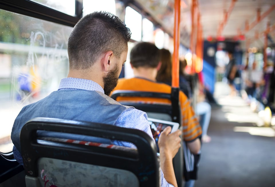 Hispana prepotente se molesta porque no le cedieron el lugar en el transporte (VIDEO) featured image