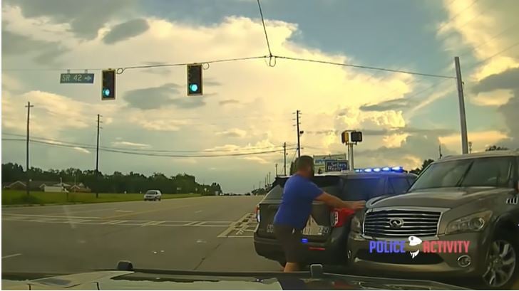 Intentó escapar de la policía, pero no llegó muy lejos