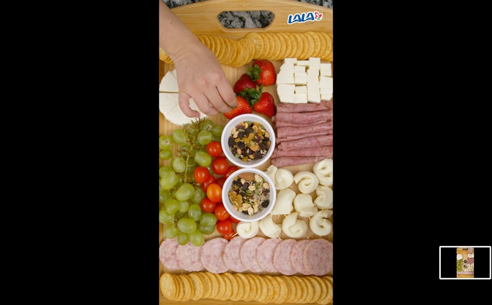 Tabla navideña con quesos LALA®, tabla de quesos, tabla de picar, Recetas, MundoNOW