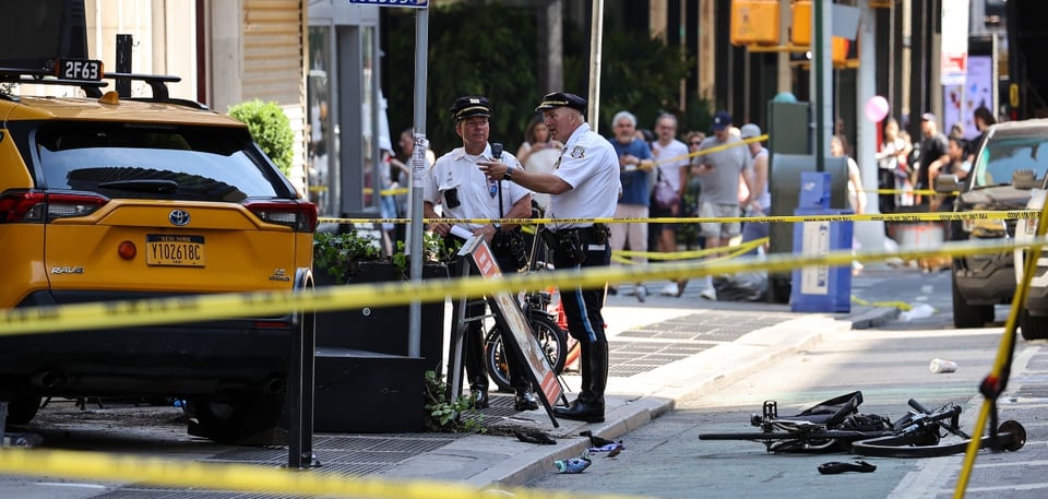 Taxi se impacta contra edificio en Nueva York y deja 6 personas heridas