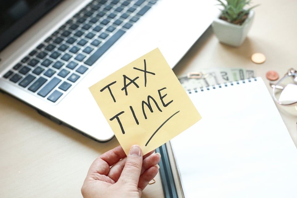 tax season, laptop, notebook, flowerpot, MundoNOW