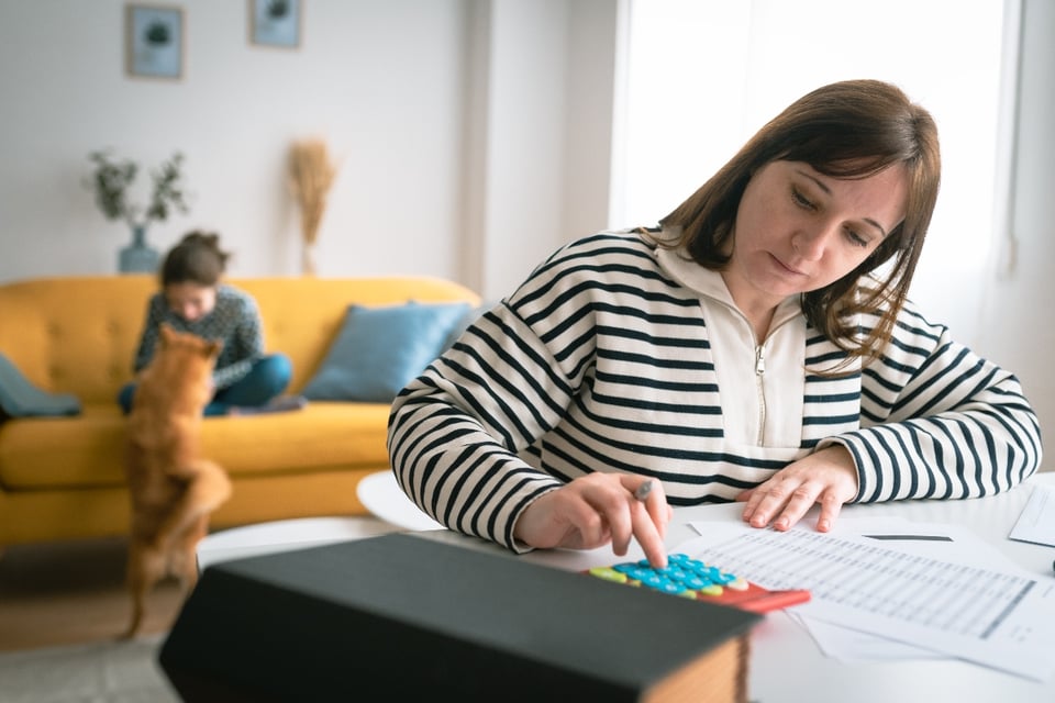 tax preparation, taxes, mom, calculator, MundoNOW