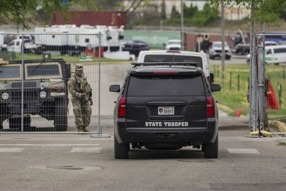 migrants, self-defense, invasion, federal administration, southern border, MundoNOW