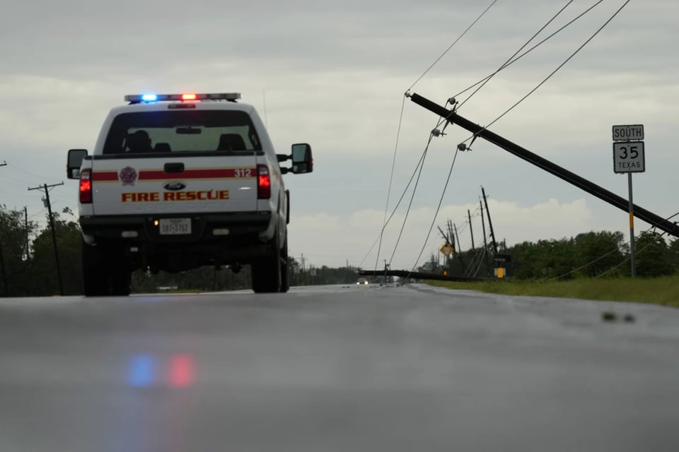 Beryl deja 4 muertos y apagones a su paso por Texas (FOTOS)