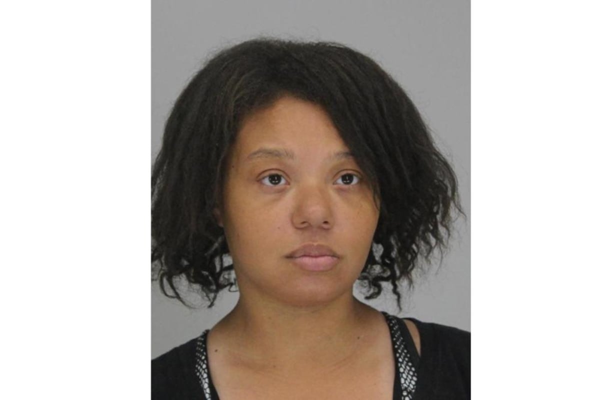 Mujer que disparó en aeropuerto de Dallas dijo ser esposa de Chris Brown