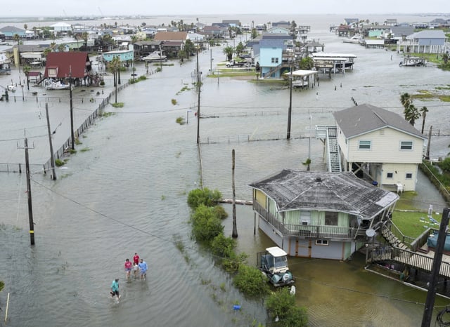 Storm Alberto leaves 3 dead in Mexico and is dangerously close to the US