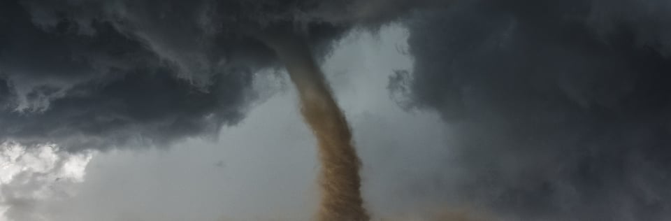 110 atrapados en fábrica que colapsó durante brutal jornada de tornados featured image