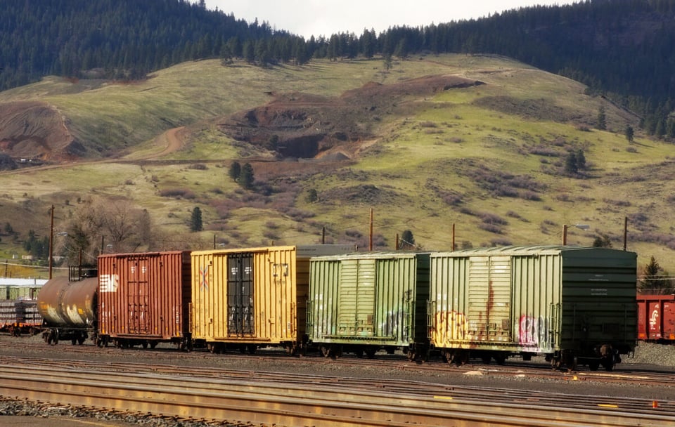 thieves attack, train, mexico, monterrey, vandalism