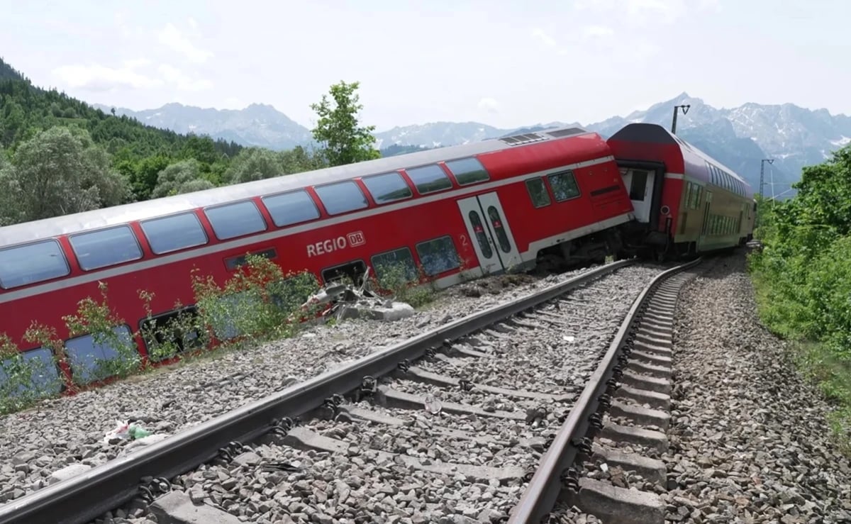Tren choca con automóvil en Los Ángeles y deja saldo mortal