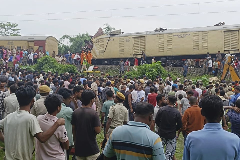 Accidente, trenes, choque, muertes, heridos, India, MundoNOW