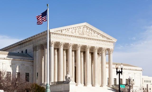 Tribunal Supremo respalda a Trump: podrán deportar migrantes a terceros países
