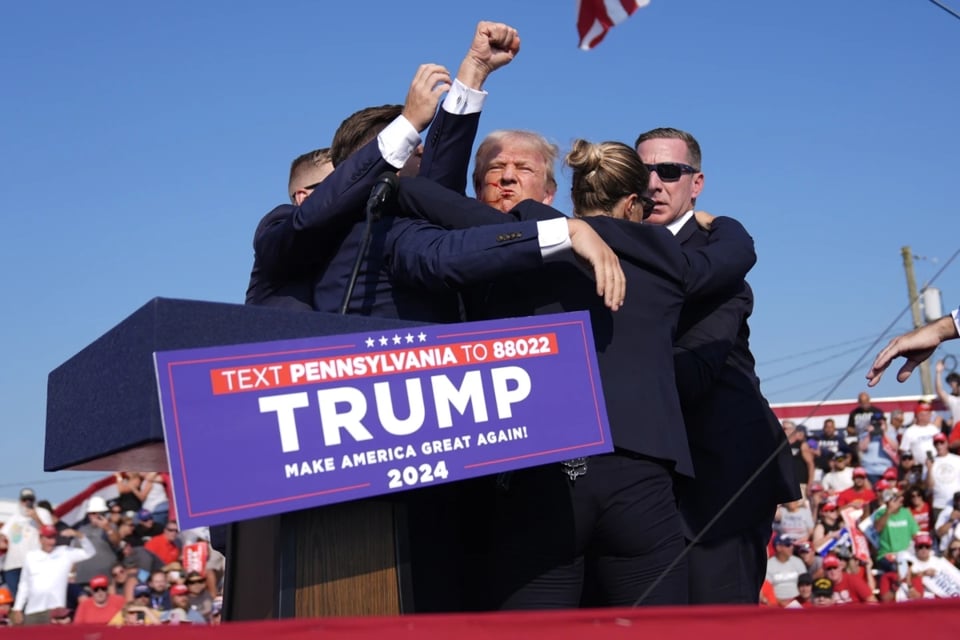 Donald Trump, attack, gunshots, wounds, MundoNOW, Unknown invades Trump office