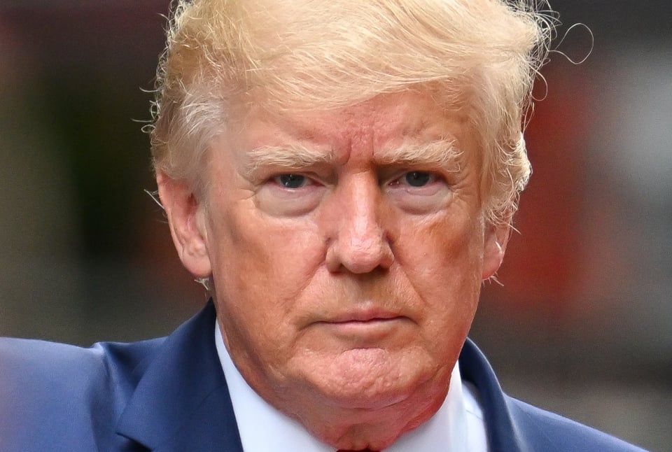 Jueza pide a Trump precisar demanda en la que pide supervisión del registro