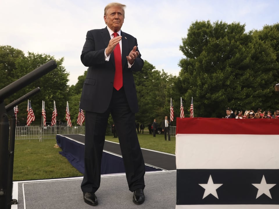 Trump attacks immigrants, bronx, rally, election, immigrants, politics