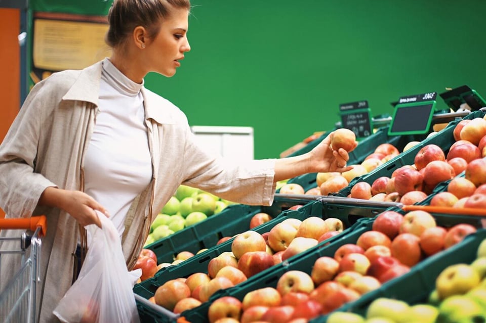 Woman, shopping, store, supermarket, fruit, apples
