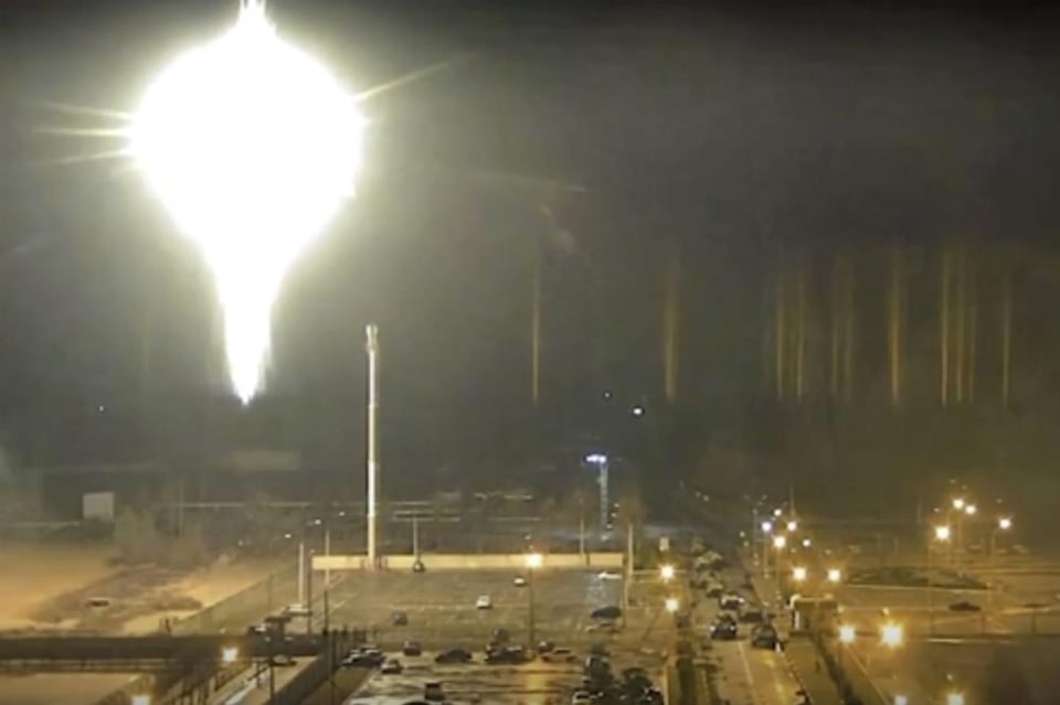 Rusia se apodera de la mayor central nuclear de Ucrania tras bombardeos
