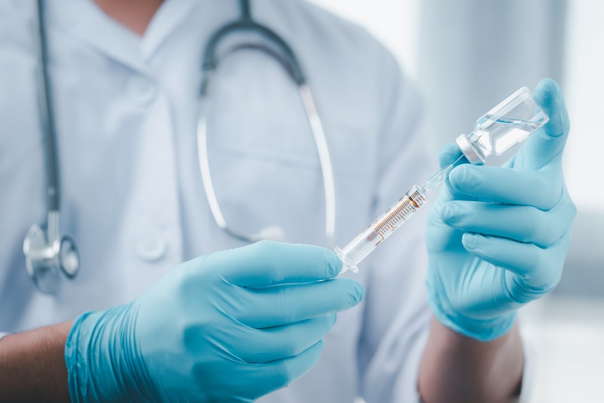 FDA aprueban nuevas dosis actualizadas contra el COVID