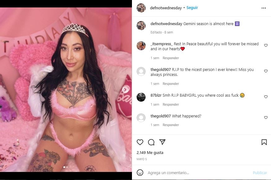 Fans mourn the death