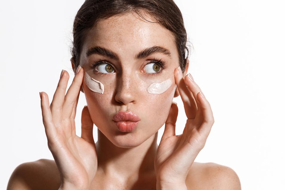 woman, moisturizing, cream, face, tips
