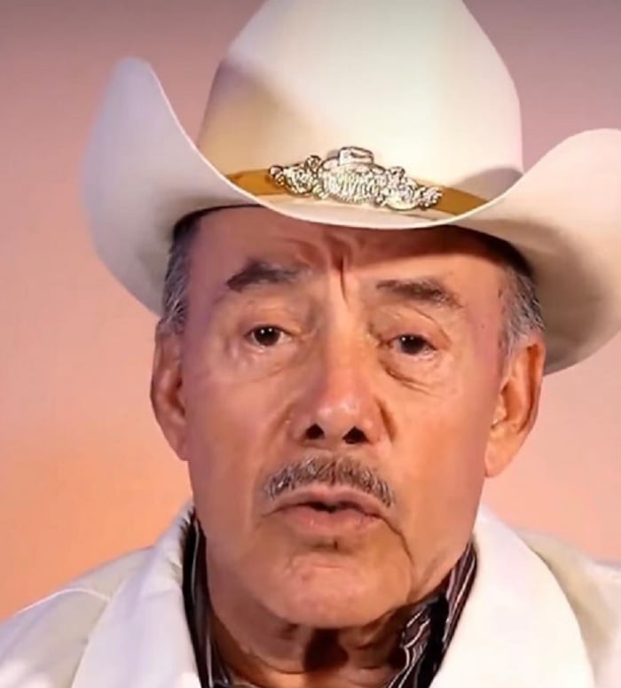 Lupillo Rivera le dedica emotivo mensaje a su padre, pero algo sale mal