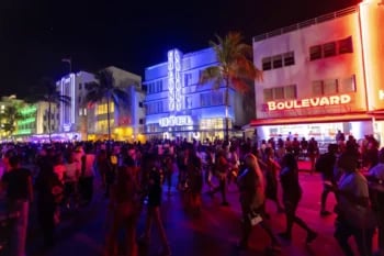 Dan toque de queda en Miami Beach tras dos tiroteos