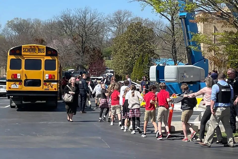 Identifican al autor del tiroteo en escuela de Tennessee