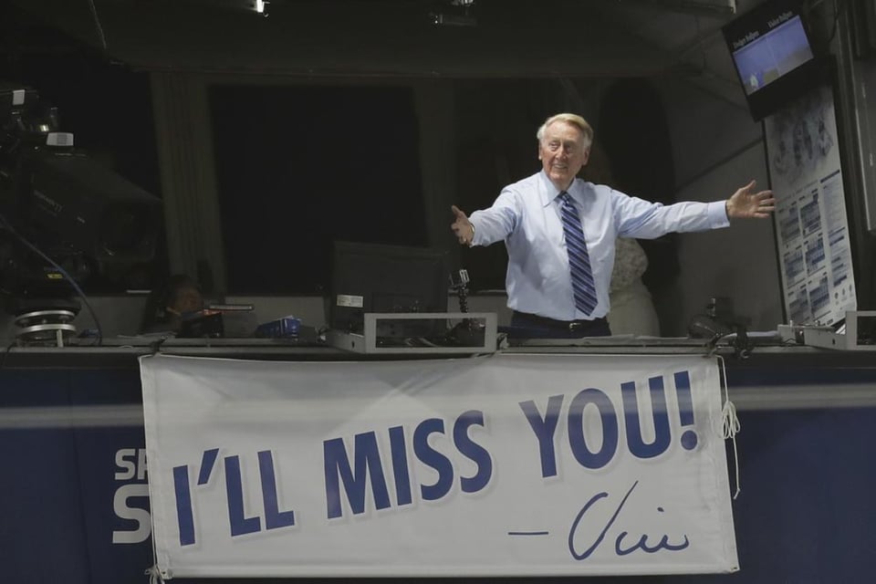 Vin Scully, locutor de los Dodgers durante 67 años, falleció a los 94 años